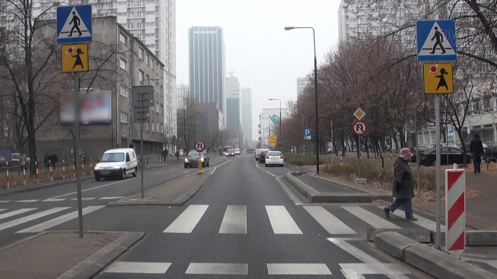 Czy przerywana linia przed przejściem dla pieszych oznacza miejsce warunkowego zatrzymania?
