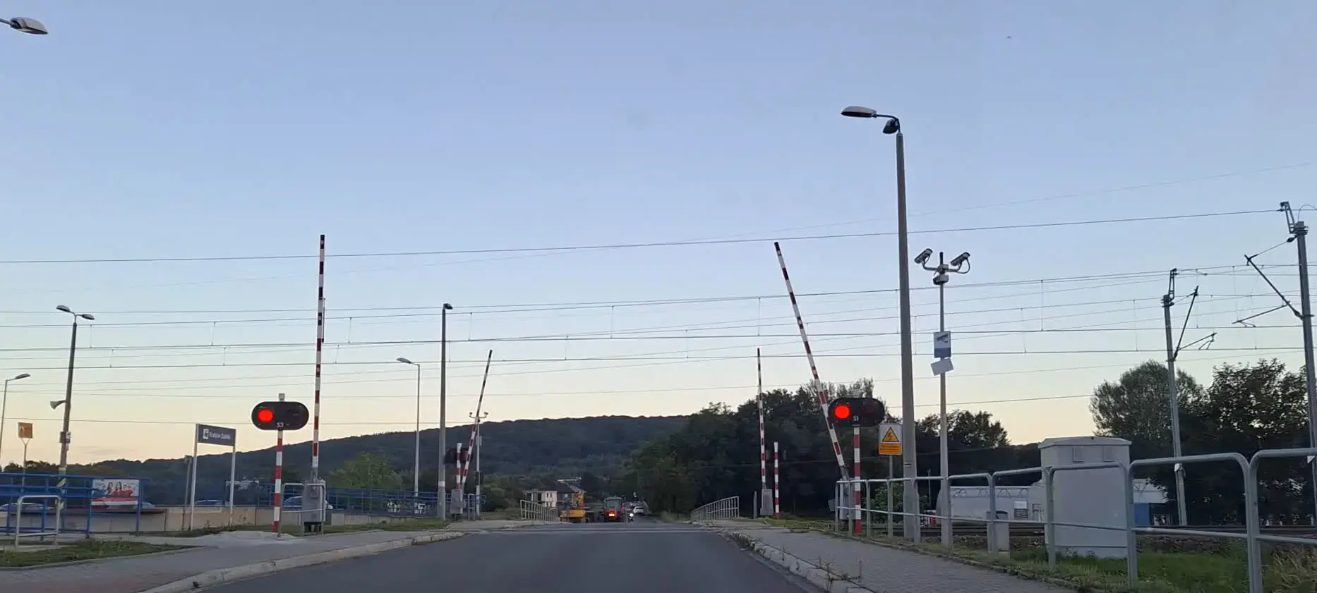 Czy w tej sytuacji wolno Ci jeszcze wjechać na przejazd kolejowy ?